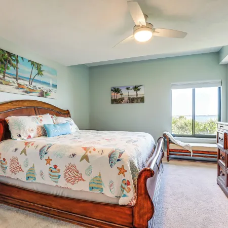 Key Retreat: Bay Views & Private Beach Access