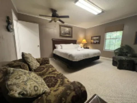 Mountain Harbor's Four Bedroom House by RedAwning Hotels in Montgomery County