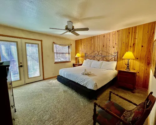 C12 - Luxury, Loft, Log-Sided Two Bedroom Harbor North Cottage on Lake Ouachita Hotels in Montgomery County