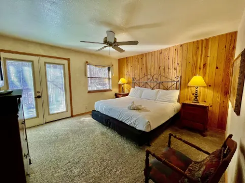C12 - Luxury, Loft, Log-Sided Two Bedroom Harbor North Cottage on Lake Ouachita
