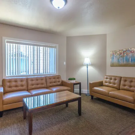 2-bedroom condo in Logan with WiFi, AC