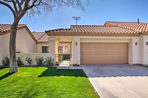 7 Mi to Mill Ave BBQ-Ready Mesa Townhouse