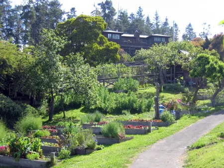 The Stanford Inn by the Sea Eco-Resort Отели рядом с достопримечательностью «Mendocino Grove»
