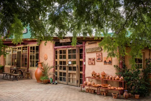 Pilliga Pottery Creative Farmstay - parking