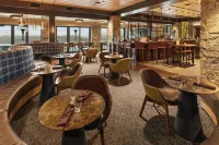 Lodge Magical River Views, Pool, Hottub, Fireplace, 5th FLR, Kitchen