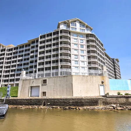 Lakefront Osage Beach Condo Balcony and Pool Access