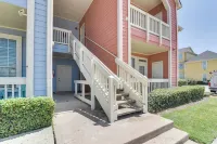 Steps to Beach & Seawall! Galveston Condo w/ Pool - Condos