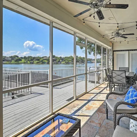 Lavish Lake House, Near Vineyards and Marinas!