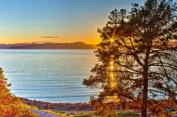 Walk to Keller Beach: Waterfront Studio w/ Hot Tub Hotels in Richmond