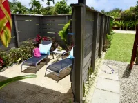 Great Value steps from Muri Beach with Kayaks, Paddle Boards, Pool, Free WIFI ! Hotel a Ngatangiia District