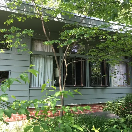 Central and Shady 1-bedroom house in Yellow Springs with WiFi and AC
