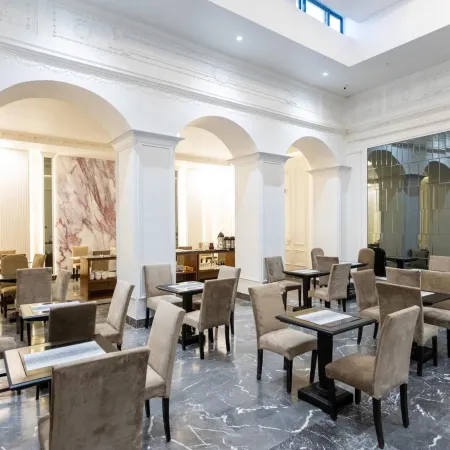 Hotel Majestic Отели рядом с достопримечательностью «Хаммам Зиани»