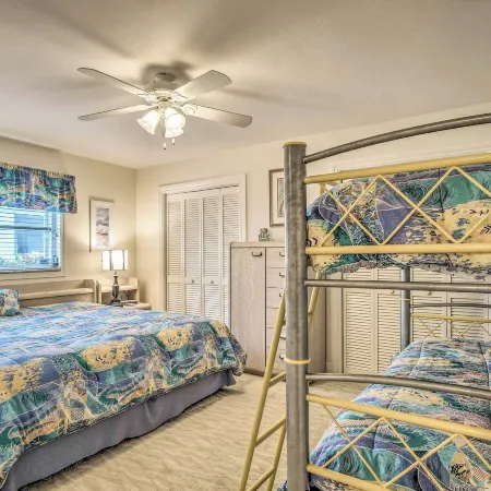 Spacious Naples Home < 1 Mi to Vanderbilt Beach!