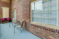 Walk to Restaurants and Shops Apt in Pennsylvania!