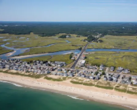 Mainsail Motel & Cottages