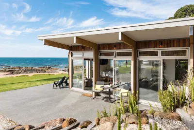 Golden Sand Beachfront, Cable Bay Stays, Cable Bay, Northland فنادق في 