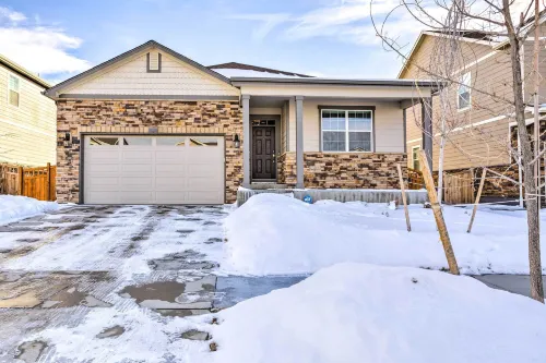Spacious Aurora House w/ Yard ~ 10 Mi to Dia!