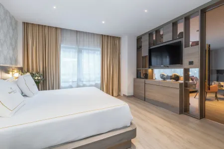 Grand Plaza Hotel & Wellness Отели рядом с достопримечательностью «Plaça de la Rotonda»