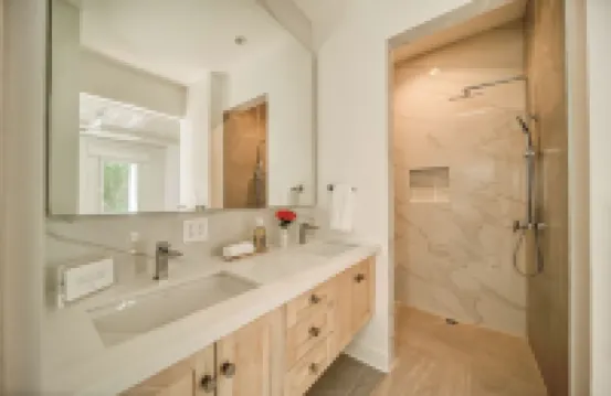 Island Living 2-Bed, 2-Bath Oceanfront Ground-Level Condo Direct Beach Access E7