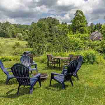 100% Restored Large Farmhouse in the Hub of Stowe with Soaking Tub Hotel Exterior