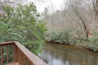 'Creek Bend Escape' w/ Hot Tub + River Views! - 3 tähden