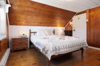 Camp de Base Gaspésie Hotel a 