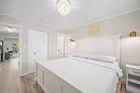 Luxurious Ocean Block midtown condo with private balcony