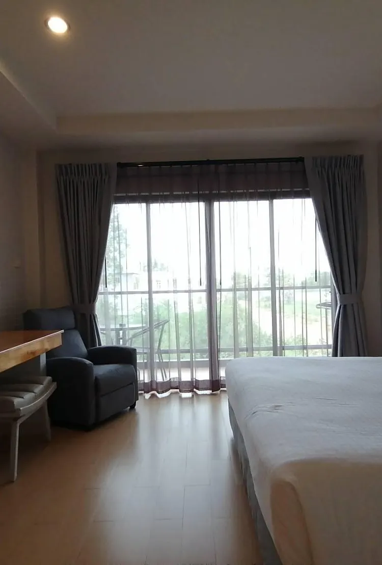 ห้องดีลักซ์ เตียงใหญ่ 1 เตียง