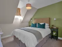Woodman's Cottage Hotels near Springwood Park Show Ground