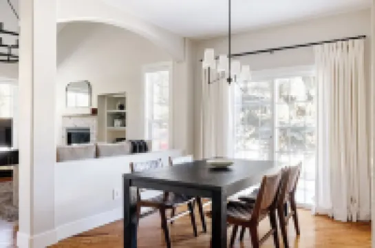 Nest out west in this professionally designed 2 BD/3 BA townhome. Sleeps 6.