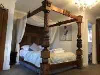 The Crooked Inn - parking