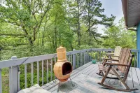 Hot Tub, Fire Pit & Barrel Sauna: Poconos Abode - Strand