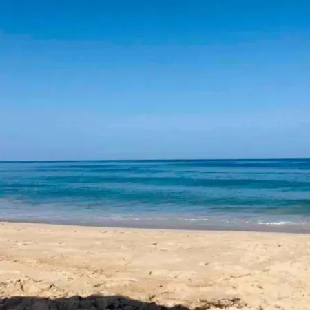 DownWinder- Spacious 3 BR House - Walk to Beach