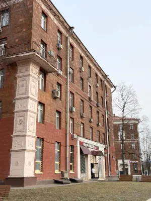 Metro Apartments