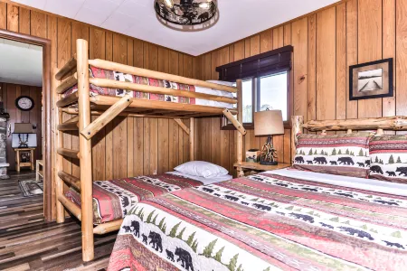 Spectacular Sunsets and Scenic Wildlife - Stunning Lakefront Haven