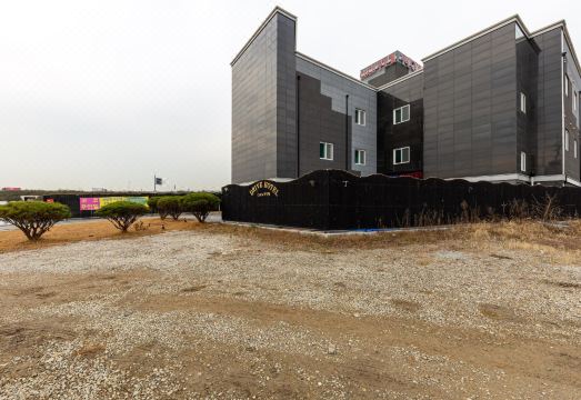 코코무인텔 주차장