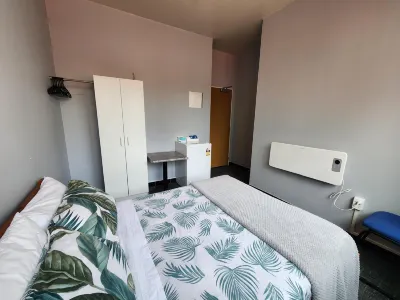 Oceanic Hostel Hotels in 