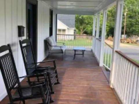 Spacious historic home with vintage southern elegance and a gourmet kitchen Hotels in Graham