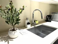 Stylish 1-Bed Condo with Views in Harloe - Apartments
