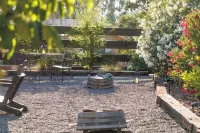 Stylish Sonoma Oasis + Hot Tub -Near Wineries