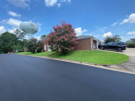 Parisian Marble Loft with a Garage Off Hwy55!