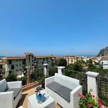 YourHome - la Famiglia Apartment