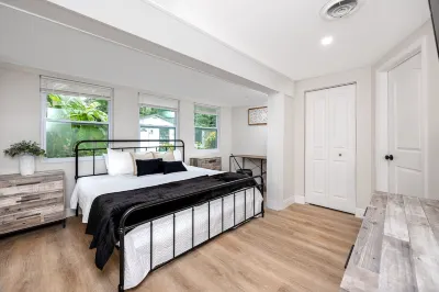 Clearwater-10min2beach&2min2 Dunedin dwtn /king bed Hotels near Zion Christian University