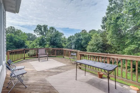 4 Mi to Dulles Airport: Spacious D.c. Area Home Отели в г. Флорис