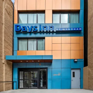 Days Inn by Wyndham New York Chinatown Отели рядом с достопримечательностью «Тенемент-музей»