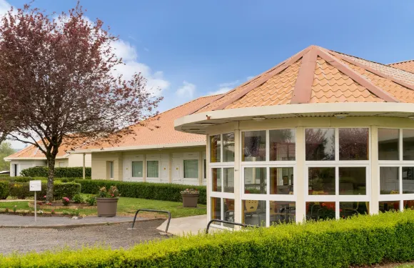 歐里亞克機場原生酒店