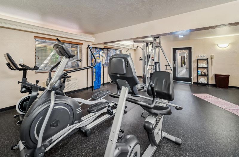 Best Western Plus Hilltop Inn photo 2