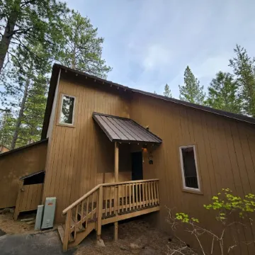 Sunriver Charmer-Updated Family Cabin w/SHARC, Village Access-Comfortable for 6