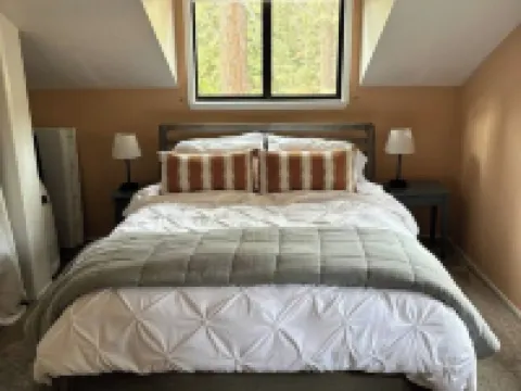 Quiet 1 Bdrm walk to beach & trails.  Close to ski areas. Hotels in Kings Beach