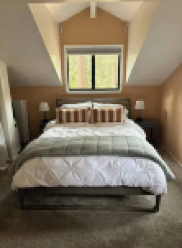 Quiet 1 Bdrm walk to beach & trails.  Close to ski areas.